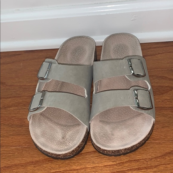 Sandals - Picture 2 of 4